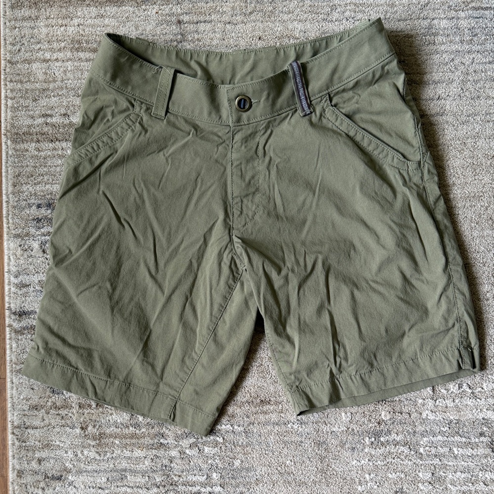 Women’s Sherpa Olive Green Performance Shorts - size 6